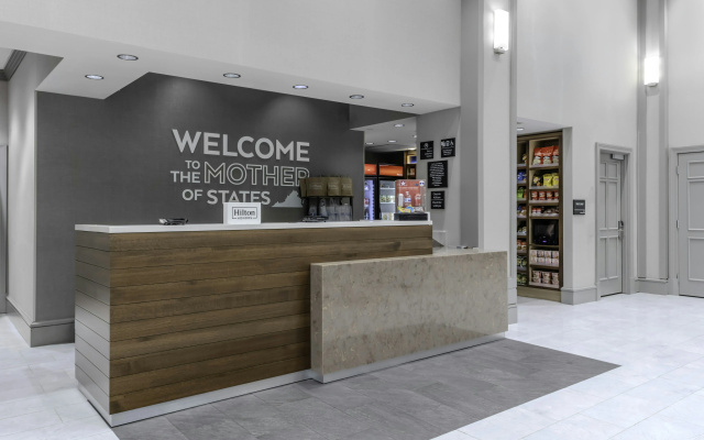 photo 2 of Hampton Inn & Suites Arlington Crystal City DCA