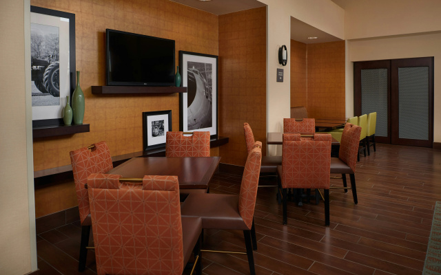 photo 2 of Hampton Inn & Suites Rogers