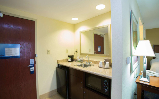 photo 2 of Hampton Inn & Suites Savannah - I-95 South - Gateway
