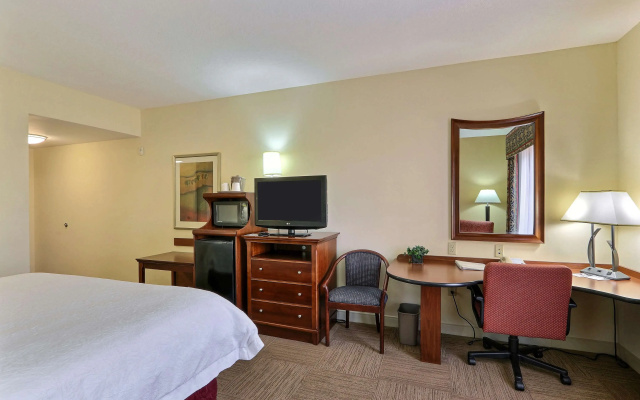 photo 3 of Hampton Inn & Suites Savannah - I-95 South - Gateway