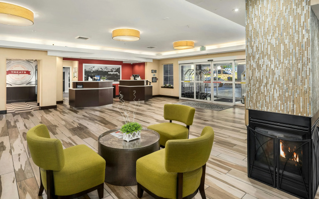photo 2 of Hampton Inn & Suites Seattle-North/Lynnwood