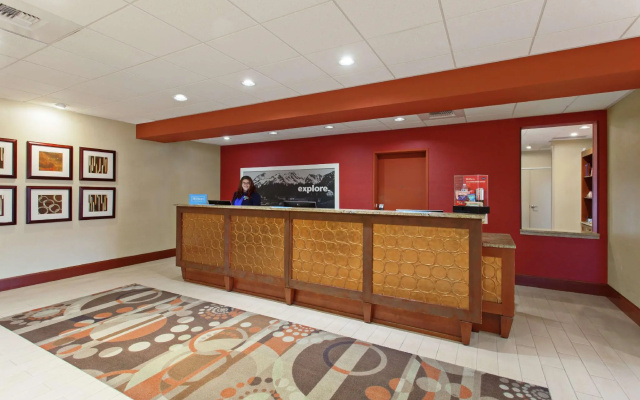 photo 2 of Hampton Inn & Suites Seattle-Airport/28th Ave