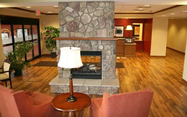 photo 2 of Hampton Inn & Suites Warren
