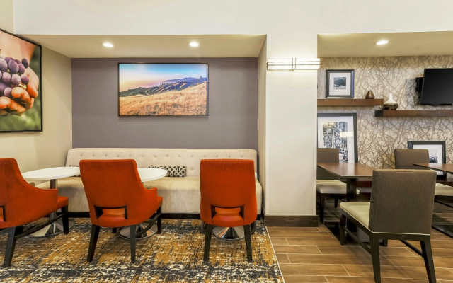 photo 3 of Hampton Inn & Suites Windsor - Sonoma Wine Country
