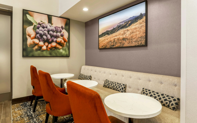 photo 5 of Hampton Inn & Suites Windsor - Sonoma Wine Country