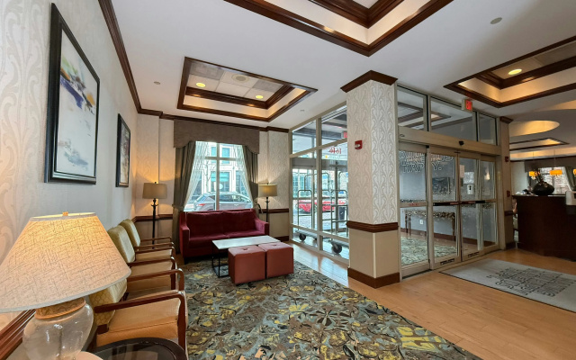 photo 2 of Hampton Inn Alexandria-Old Town/King St. Metro