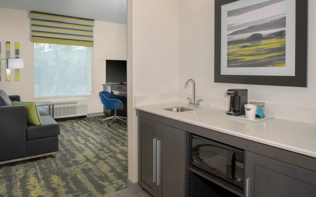 photo 3 of Hampton Inn & Suites Irvine Orange County Airport