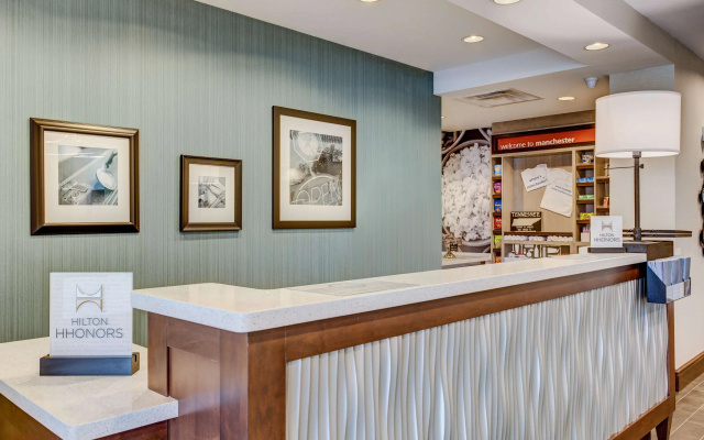 photo 2 of Hampton Inn & Suites Manchester