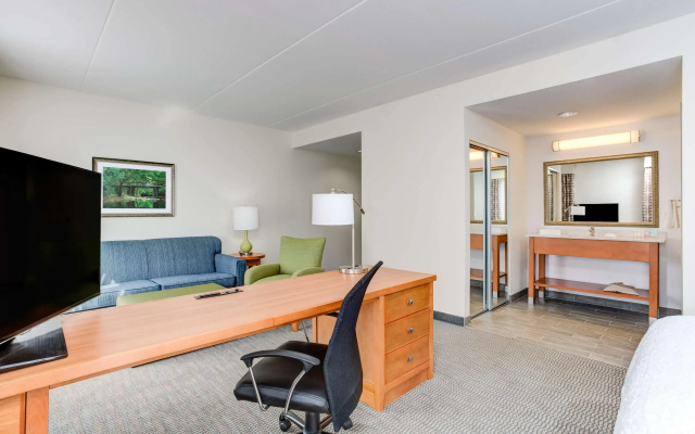 photo 5 of Hampton Inn & Suites Manchester