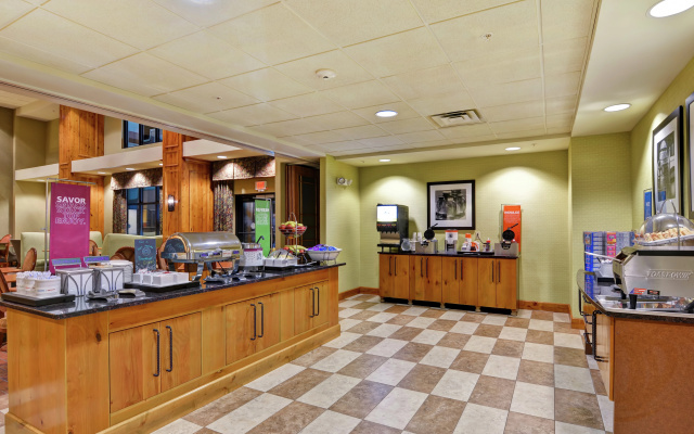 photo 2 of Hampton Inn and Suites New Hartford/Utica