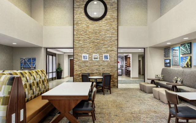 photo 2 of Hampton Inn & Suites Pittsburgh/Waterfront-West Homestead