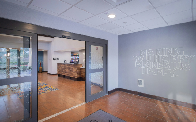 photo 3 of Hampton Inn & Suites Seattle/Kent,WA