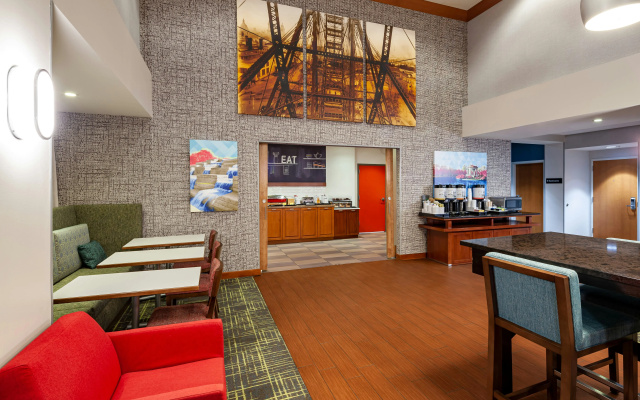 photo 3 of Hampton Inn & Suites St. Louis at Forest Park
