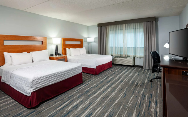 photo 4 of Hampton Inn & Suites St. Louis at Forest Park