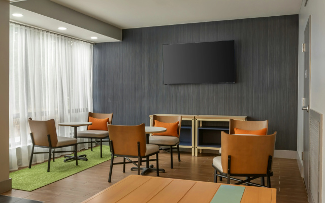 photo 3 of Spark by Hilton Atlanta Airport South College Park