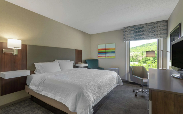 photo 3 of Hampton Inn Bedford