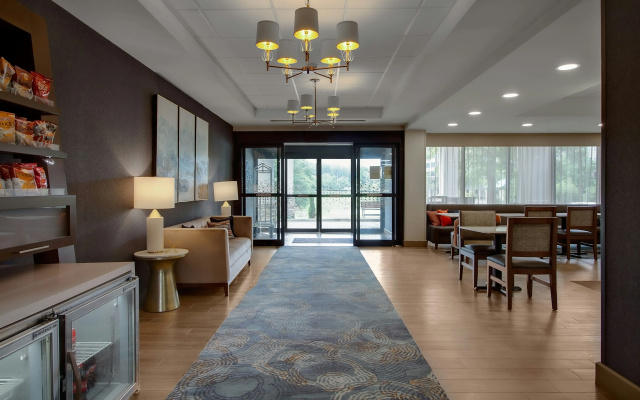 photo 3 of Hampton Inn Birmingham-Colonnade 280