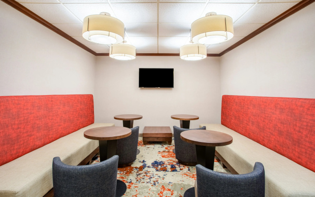 photo 2 of Hampton Inn Boston/Marlborough