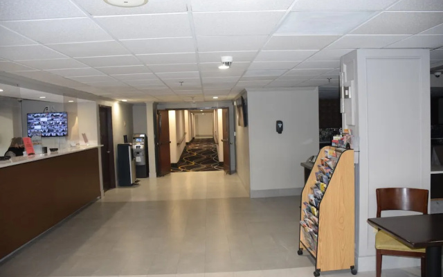 photo 2 of Hampton Inn Bwi Airport