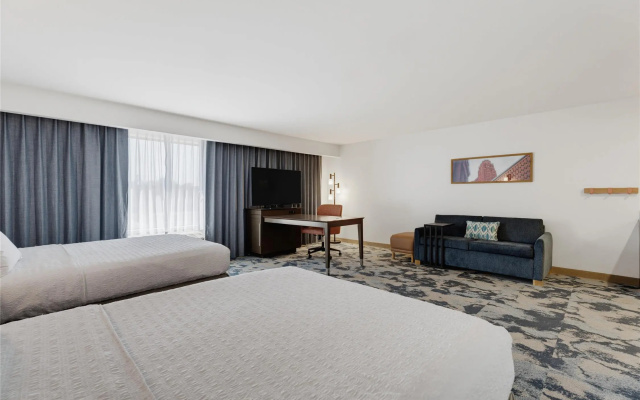 photo 4 of Hampton Inn by Hilton Detroit Dearborn