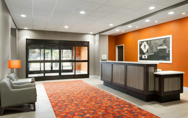 photo 2 of Hampton Inn North Olmsted Cleveland Airport