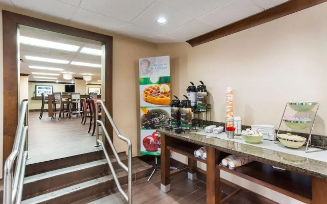 photo 2 of Hampton Inn Chattanooga Airport