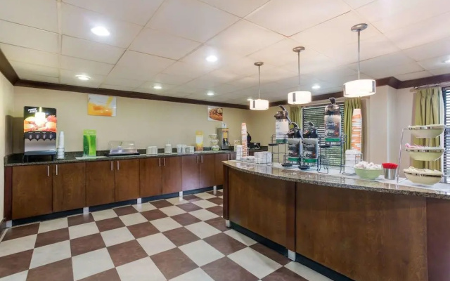 photo 3 of Hampton Inn Chattanooga Airport