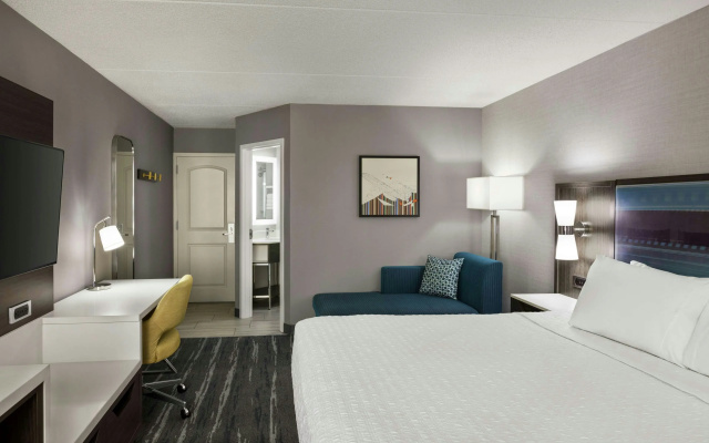 photo 4 of Hampton Inn Chicago-O'Hare International Airport