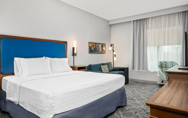 photo 3 of Hampton Inn Chicago North-Loyola Station
