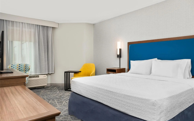 photo 4 of Hampton Inn Chicago North-Loyola Station