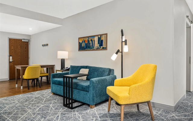photo 5 of Hampton Inn Chicago North-Loyola Station
