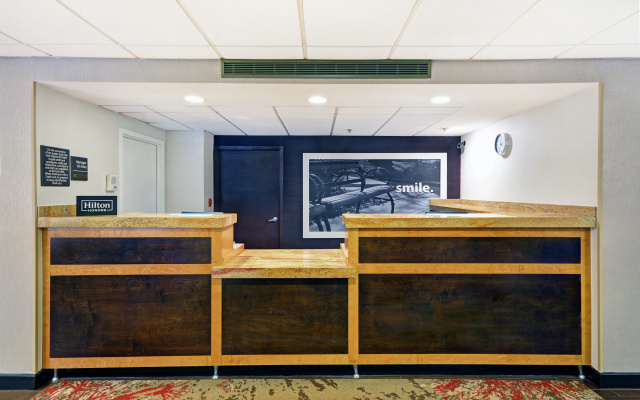 photo 2 of Hampton Inn by Hilton Chicago-Midway Airport