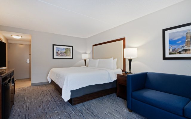 photo 3 of Holiday Inn Express & Suites Cincinnati Riverfront by IHG