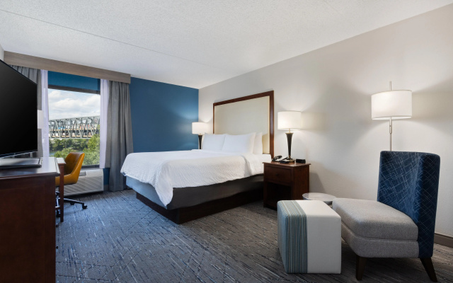 photo 5 of Holiday Inn Express & Suites Cincinnati Riverfront by IHG