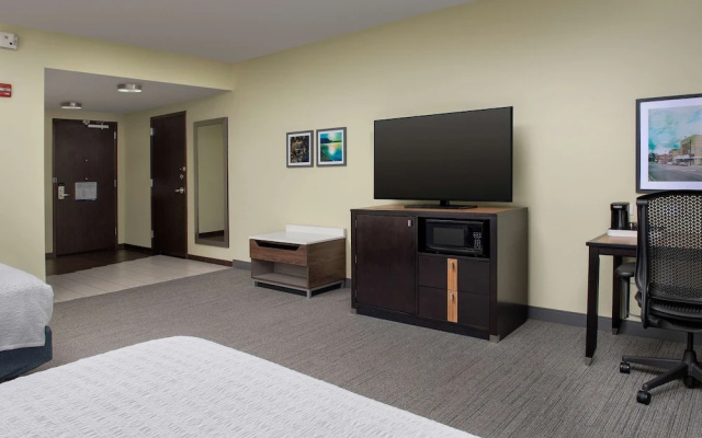 photo 2 of Hampton Inn Clinton