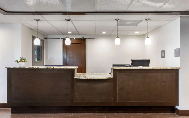 photo 2 of Comfort Inn Dallas North Love Field Airport