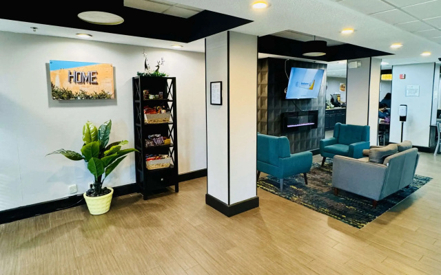 photo 2 of Quality Inn Danville - University Area