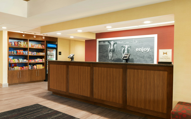 photo 2 of Hampton Inn West Des Moines Lake Drive