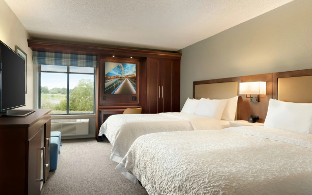photo 3 of Hampton Inn West Des Moines Lake Drive