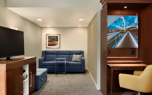 photo 5 of Hampton Inn West Des Moines Lake Drive