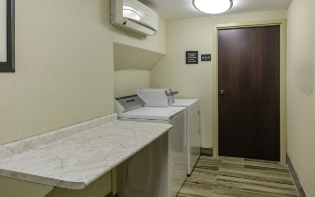 photo 3 of Hampton Inn Detroit/Northville