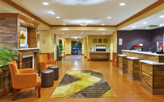 photo 2 of Hampton Inn Commerce Novi