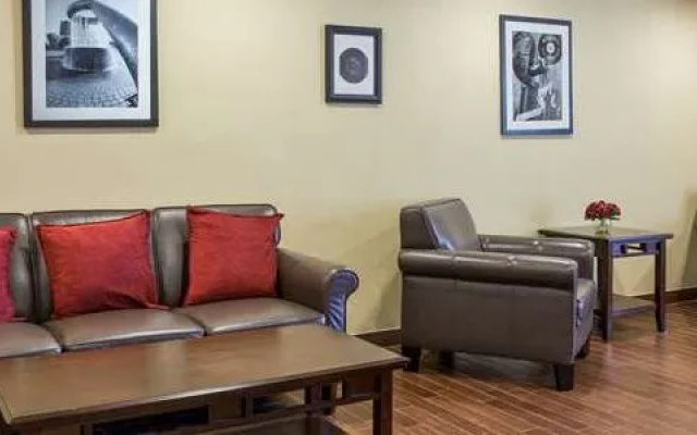 photo 2 of Hampton Inn Detroit/southfield