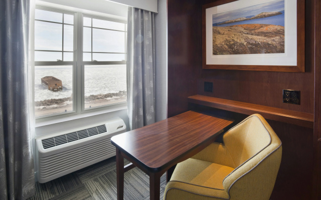 photo 3 of Hampton Inn Duluth Canal Park