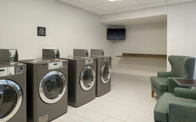 photo 3 of Hampton Inn East Lansing