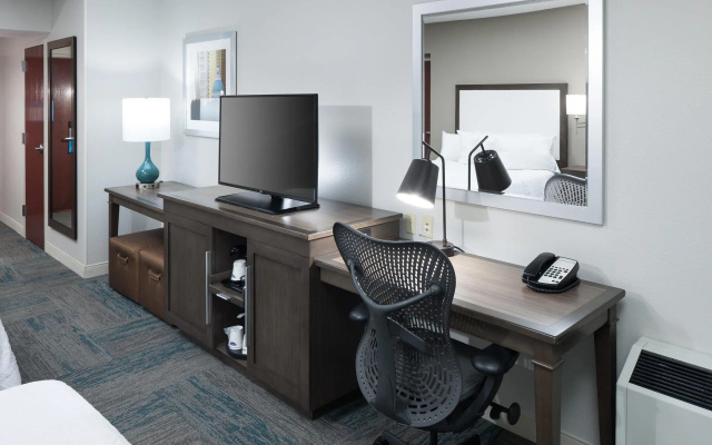 photo 4 of Hampton Inn St. Louis-Downtown (At the Gateway Arch)