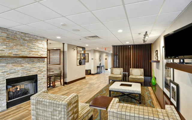 photo 2 of Hampton Inn Hendersonville