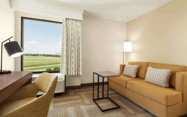 photo 3 of Hampton Inn Houston Hobby Airport