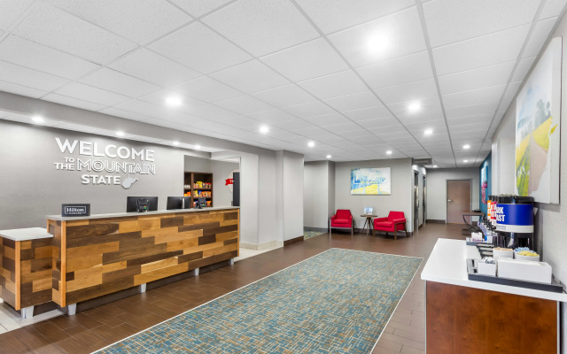 photo 2 of Hampton Inn Huntington University Area