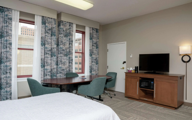 photo 5 of Hampton Inn Indianapolis Downtown Across from Circle Centre